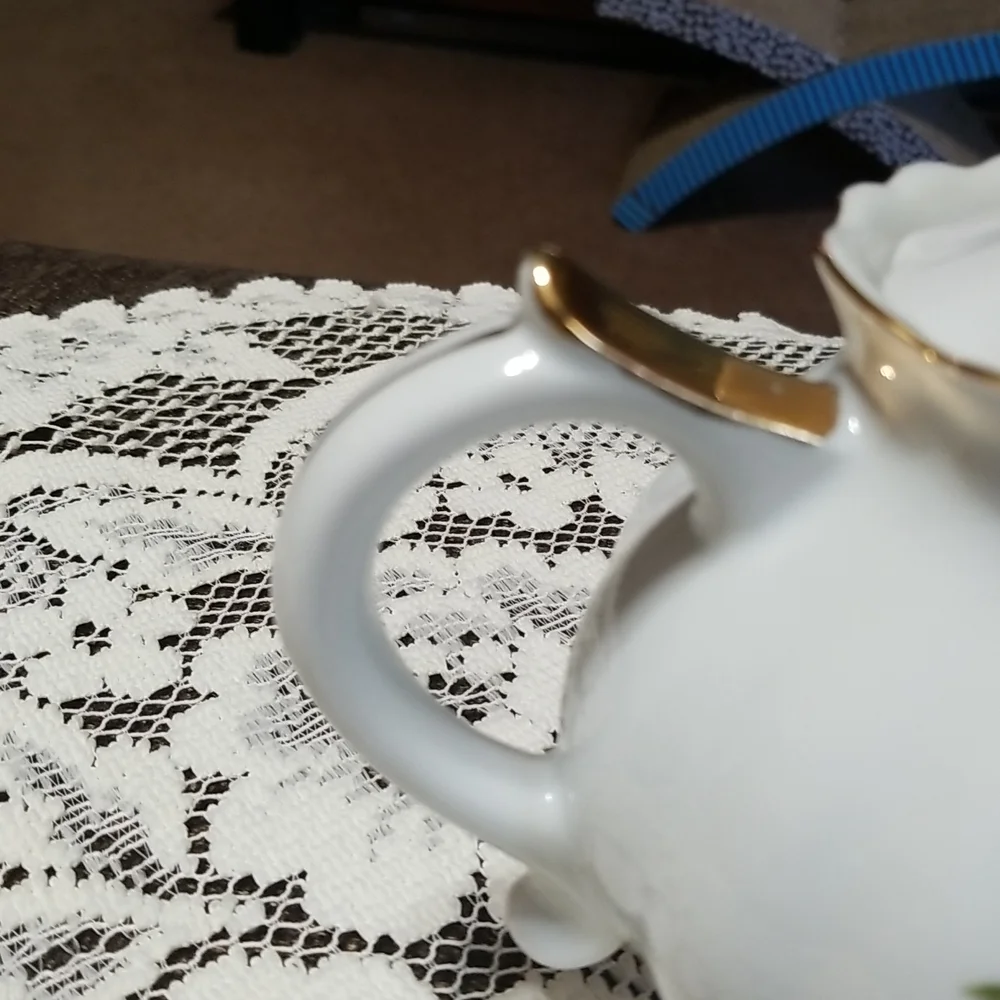 Vintage  Tea pot. - Picture 8 of 9